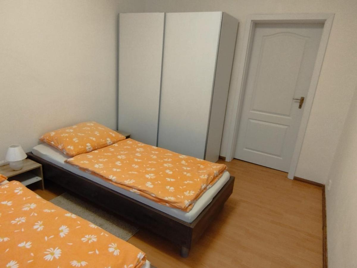 Appartement In Nitra Under The Zobor-Hill Eksteriør billede